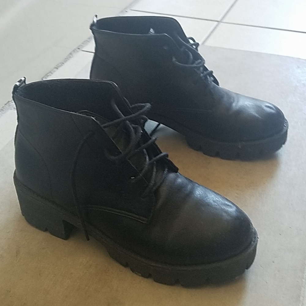 Black 7.5 Lace Up Chunky Platform Booties